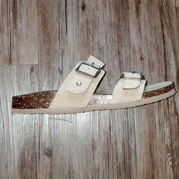 Sandals - Picture 3 of 4